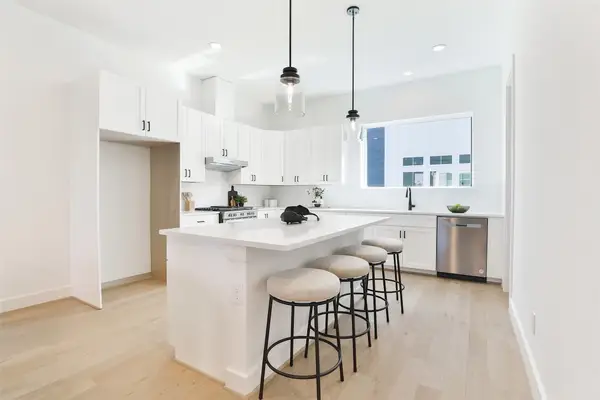 1016 W 15th 1/2 Street #B, Houston, TX 77008