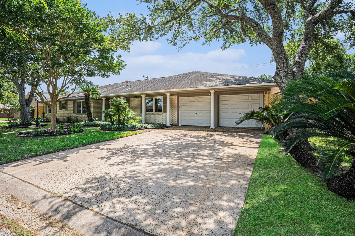 33 Maple Lane, Galveston, TX 77551 - Image #1