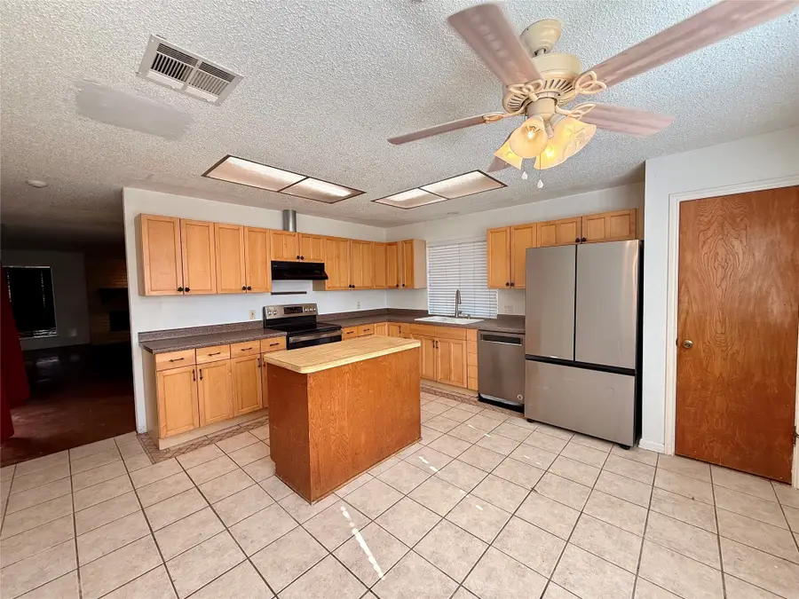 15826 Stonehaven Drive, Houston, TX 77059 - Image #3