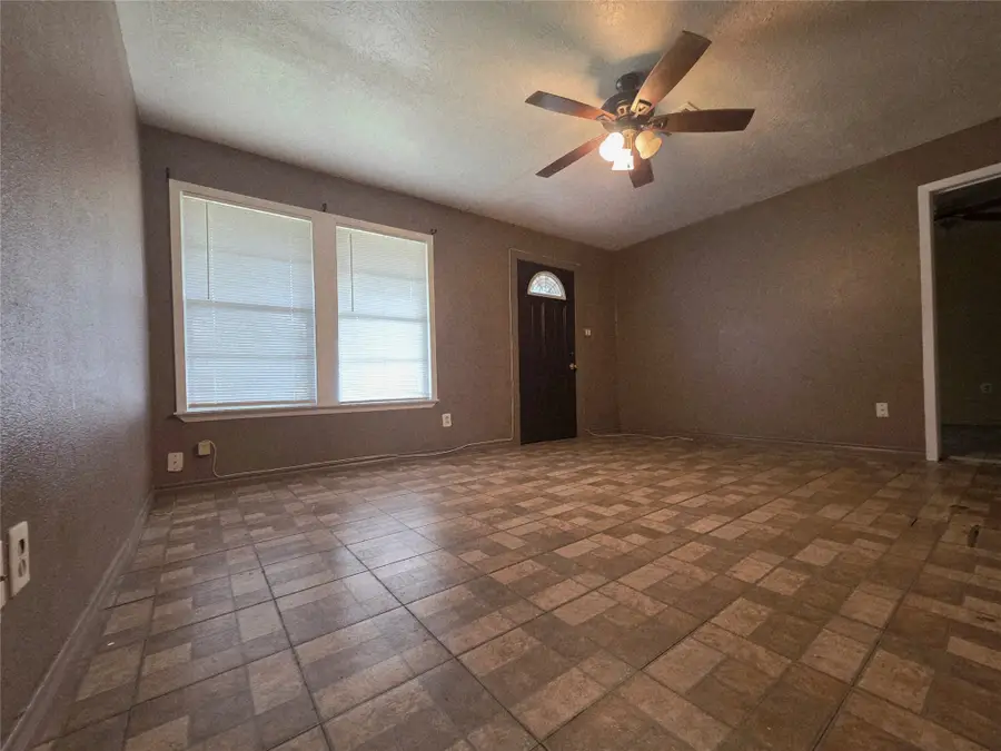 3119 Washington Street, Pasadena, WA 77503 - #2