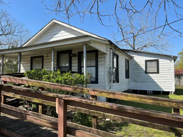 103 Avenue I, El Campo, TX 77437