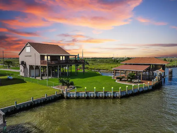 1301 N Monkhouse Drive, Crystal Beach, TX 77650