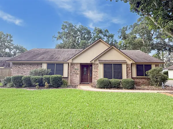112 Aster Lane, Lake Jackson, TX 77566