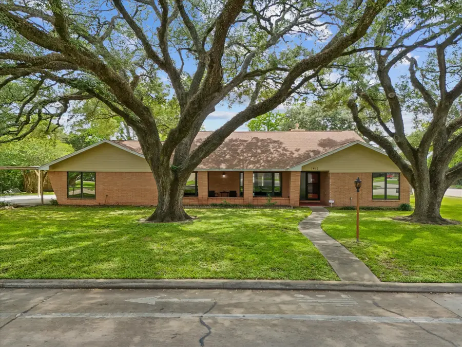 1613 S Hood Street, Alvin, TX 77511 - #2