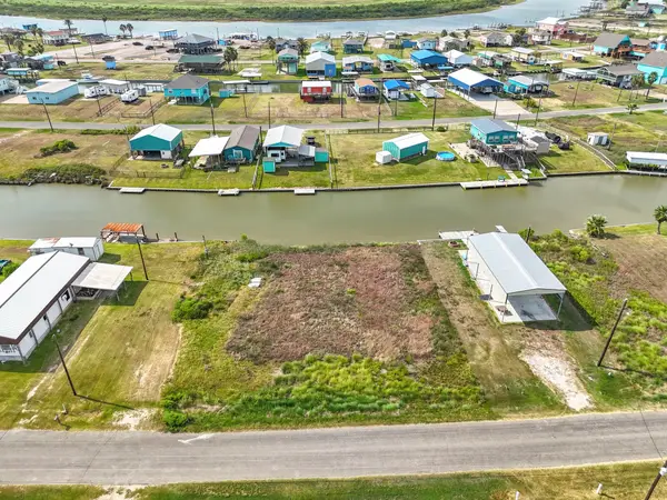 234 0 Cr 204 Dolphin Way Way, Sargent, TX 77414