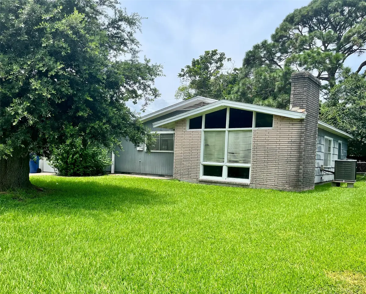 216 21st Avenue N, Texas City, TX 77590 - #1