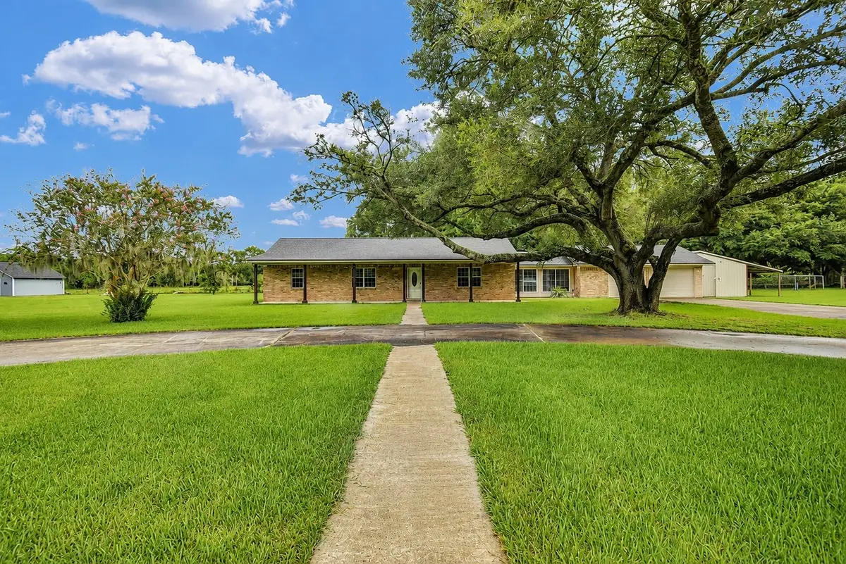 4764 County Road 31, Angleton, TX 77515 - #1