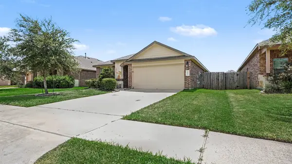 4014 Emperor Valley Lane, Baytown, TX 77521