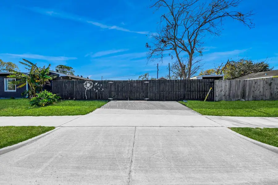 2102 Dewberry Lane, Pasadena, TX 77502 - #2