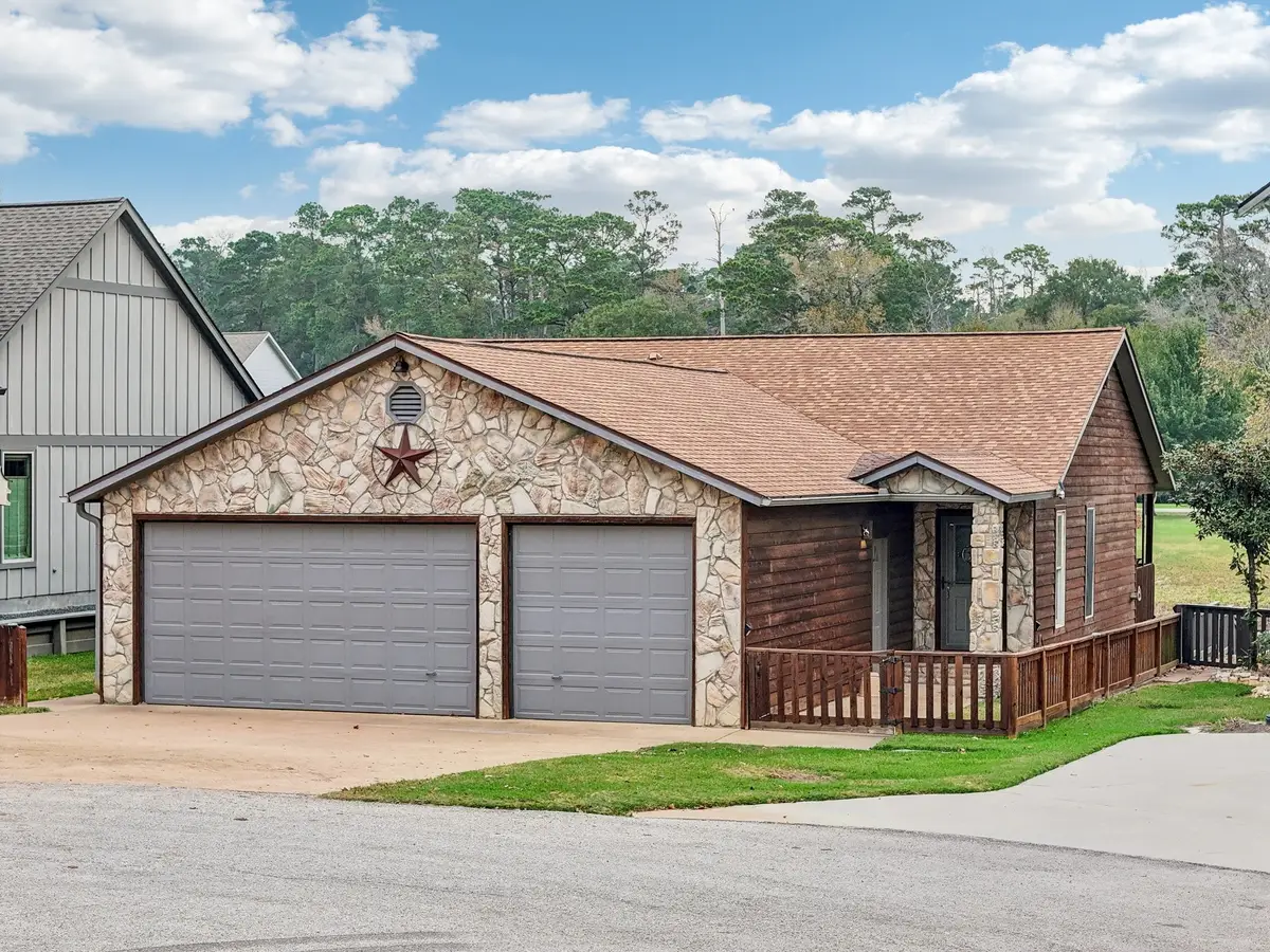 8 Hunters Creek Drive, Huntsville, TX 77340 - Image #1