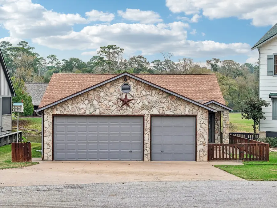 8 Hunters Creek Drive, Huntsville, TX 77340 - Image #2