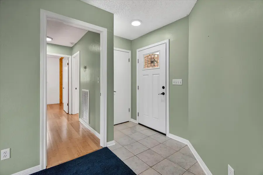 925 S 6th Street, La Porte, TX 77571 - #3