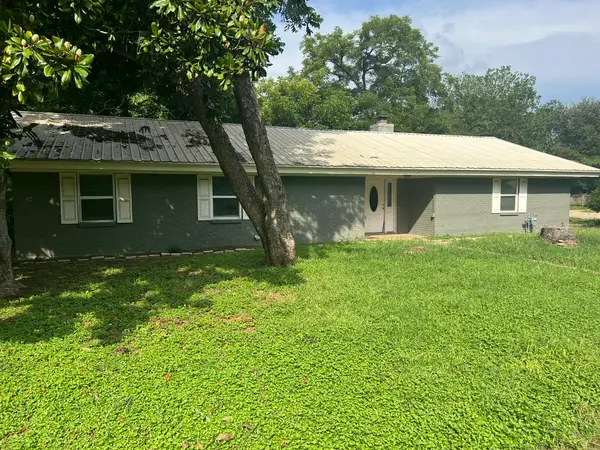 204 N Rockdale Street, Lexington, TX 78947
