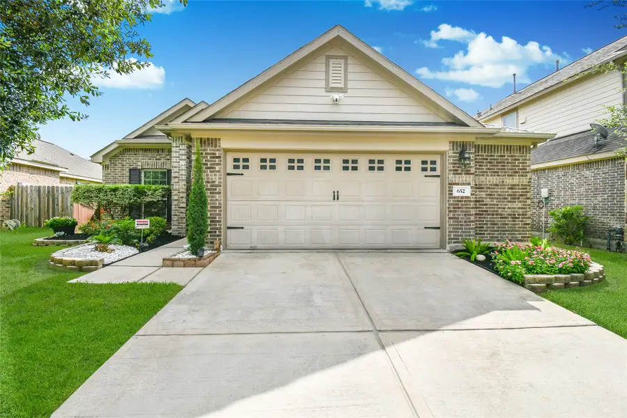652 Maple Point Drive E, Conroe, TX 77301 - #2