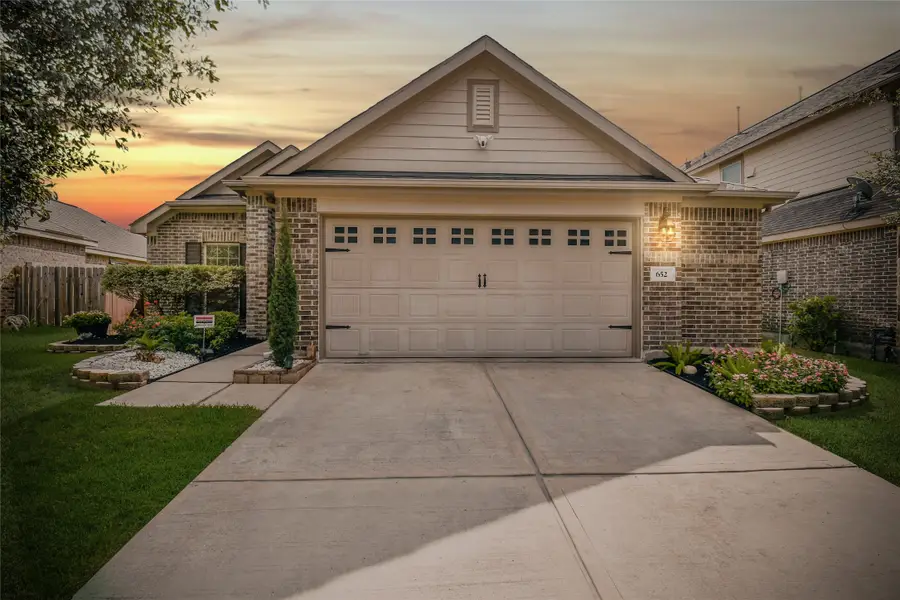 652 Maple Point Drive E, Conroe, TX 77301 - #3