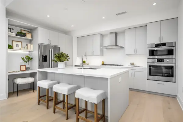 2323 W Main Street #305, Houston, TX 77098