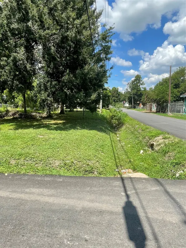 3225 Des Chaumes Street, Houston, TX 77026