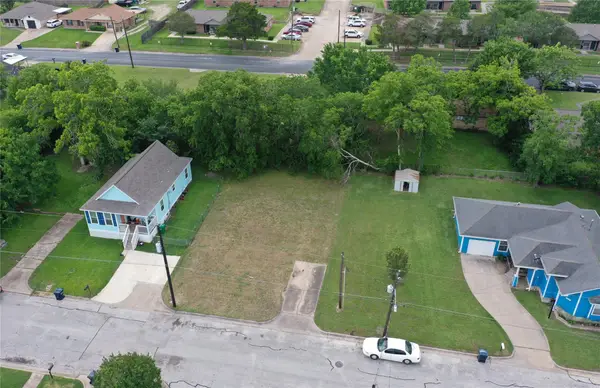 805 W Wilkins Street, Brenham, TX 77833