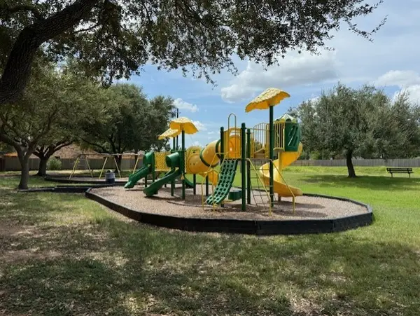 501 Valley Brook Drive, La Porte, TX 77571