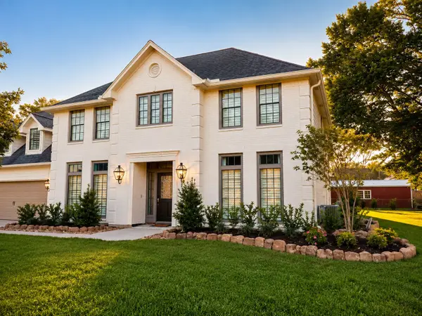 12810 Fisher Drive, Mont Belvieu, TX 77523