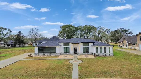 145 Birdie Drive, Hempstead, TX 77445