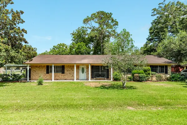 101 Irwin Rd Road, West Columbia, TX 77486