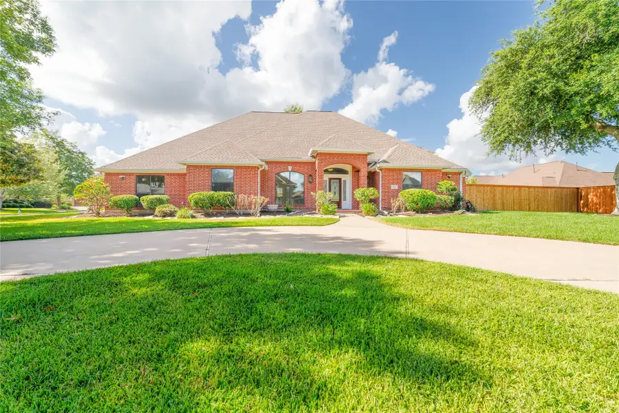 203 Canyon Oak Drive, Lake Jackson, TX 77566 - #2