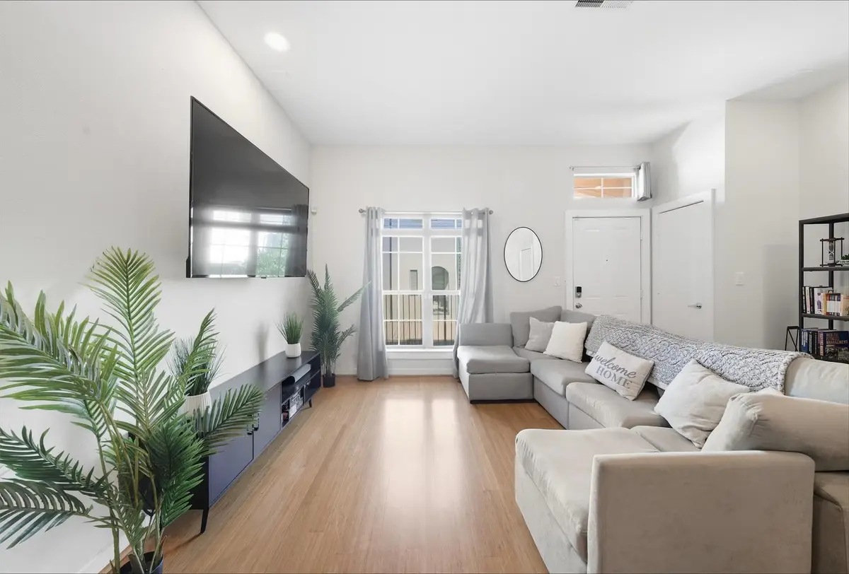 806 Jackson Hill Street #203, Houston, TX 77007 - Image #1