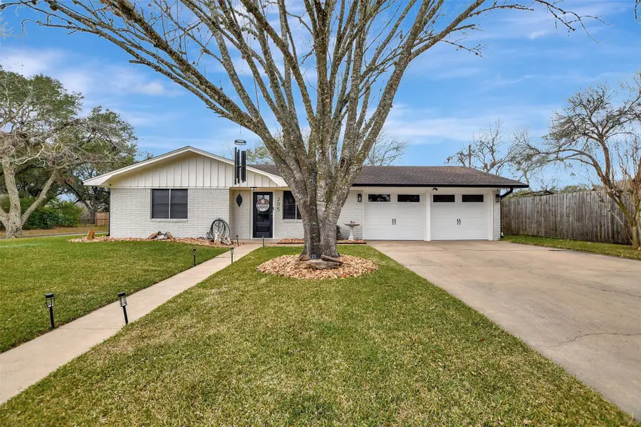 205 Munz Street, Brenham, TX 77833 - Image #2