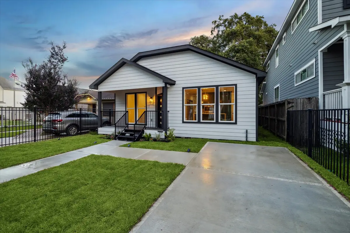 318 W 24th Street, Houston, TX 77008 - Image #1