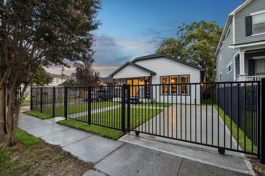 318 W 24th Street, Houston, TX 77008 - Image #2