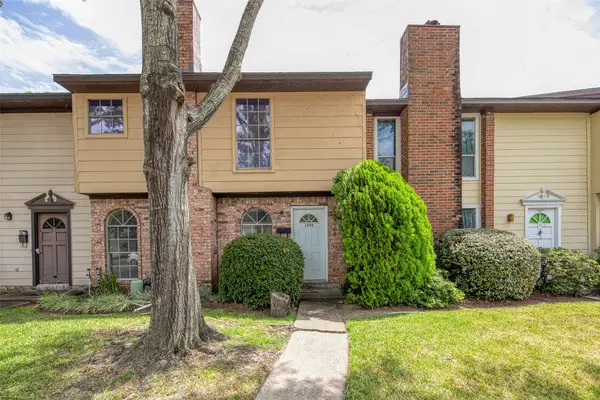 1556 Silverpines Road #556, Houston, TX 77062