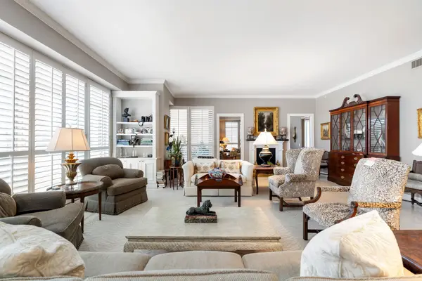 1100 Uptown Park Boulevard #23, Houston, TX 77056