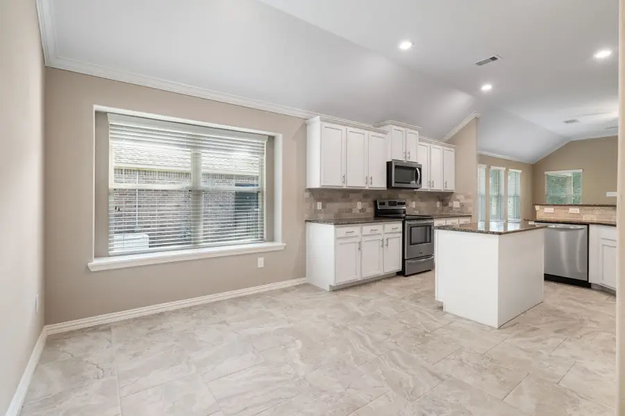 9024 S Comanche Circle, Willis, TX 77378 - Image #3