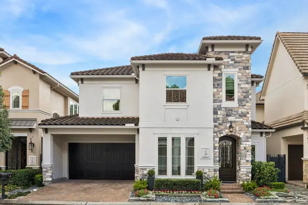 29 N Creekside Court, Spring Valley Village, TX 77055