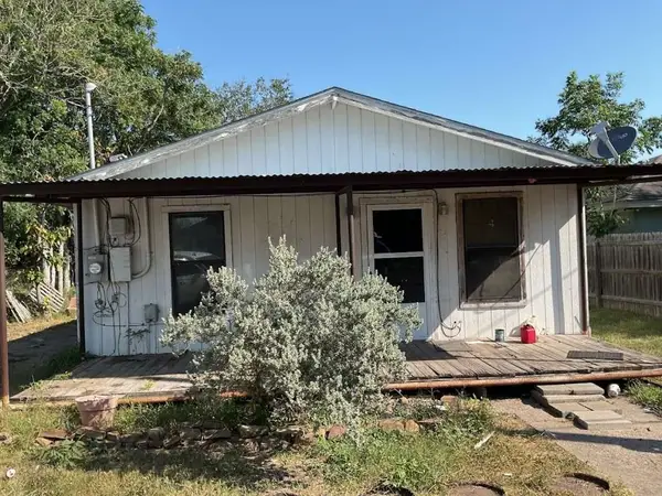 1502 W Crockett Street, Beeville, TX 78102