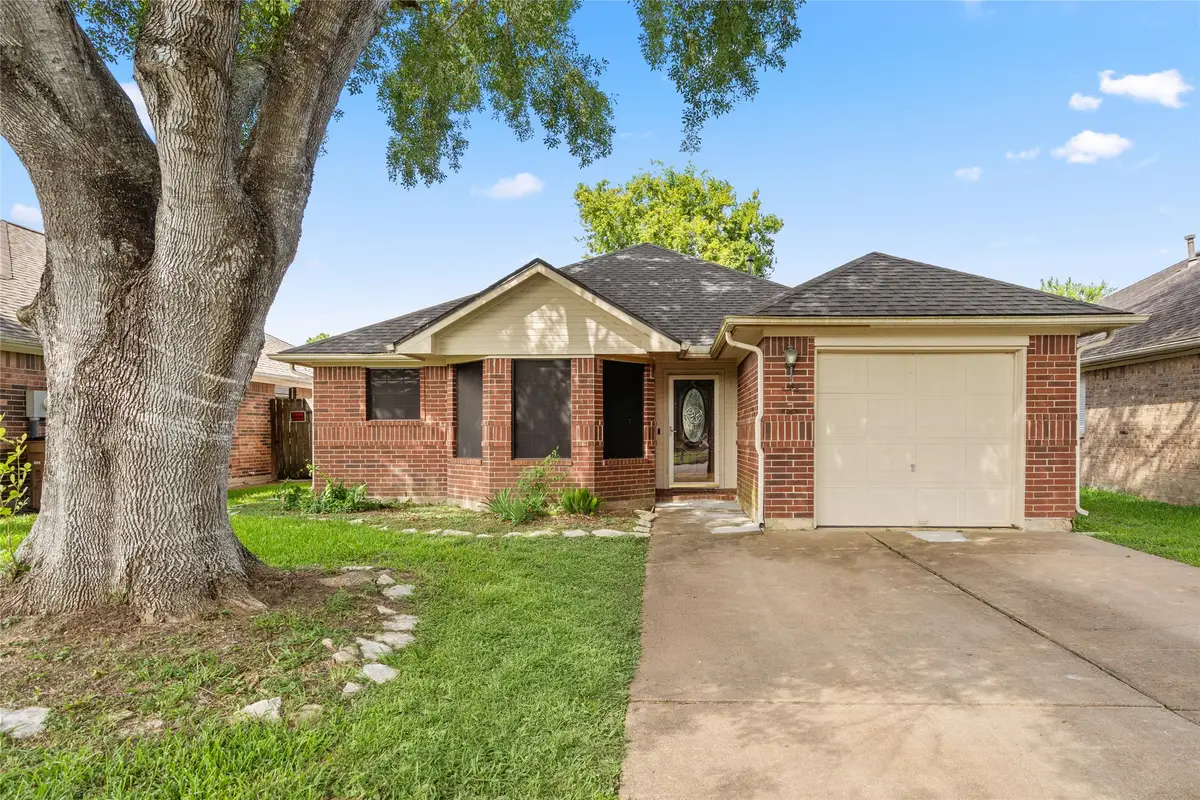 2721 Overland Trail, Dickinson, TX 77539 - #1