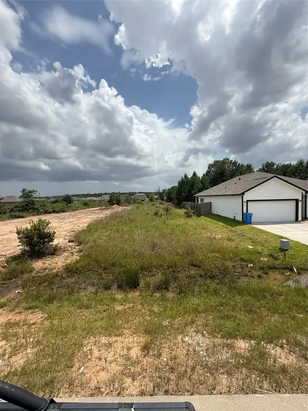 307 County Rd 5102 L, Cleveland, TX 77327