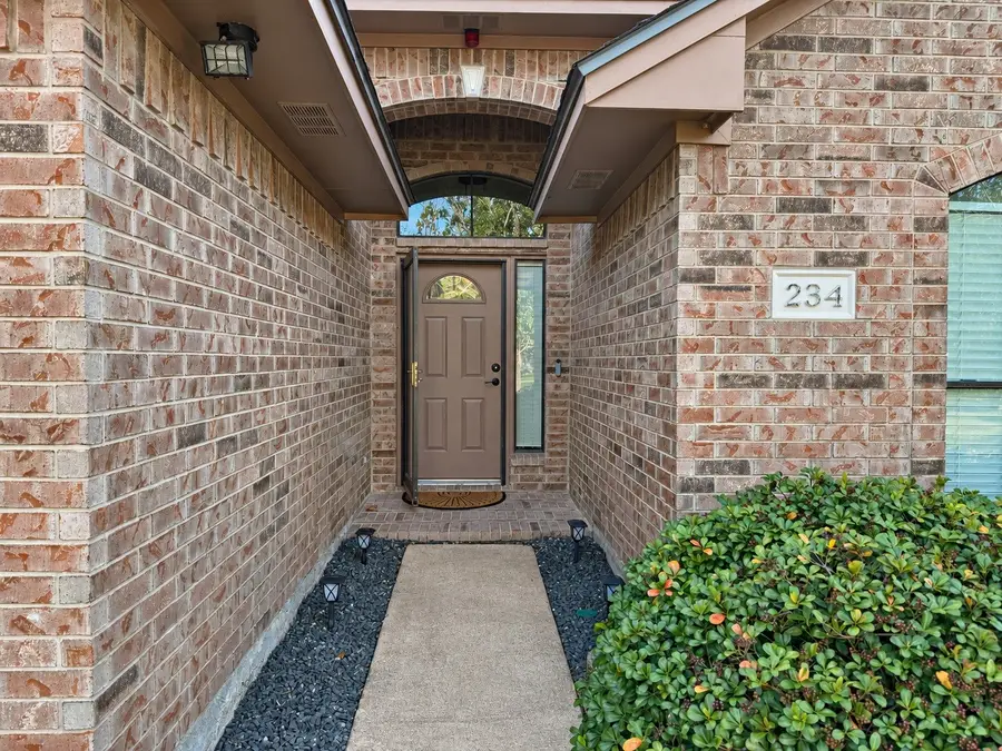 234 Mango Street, Lake Jackson, TX 77566 - #2