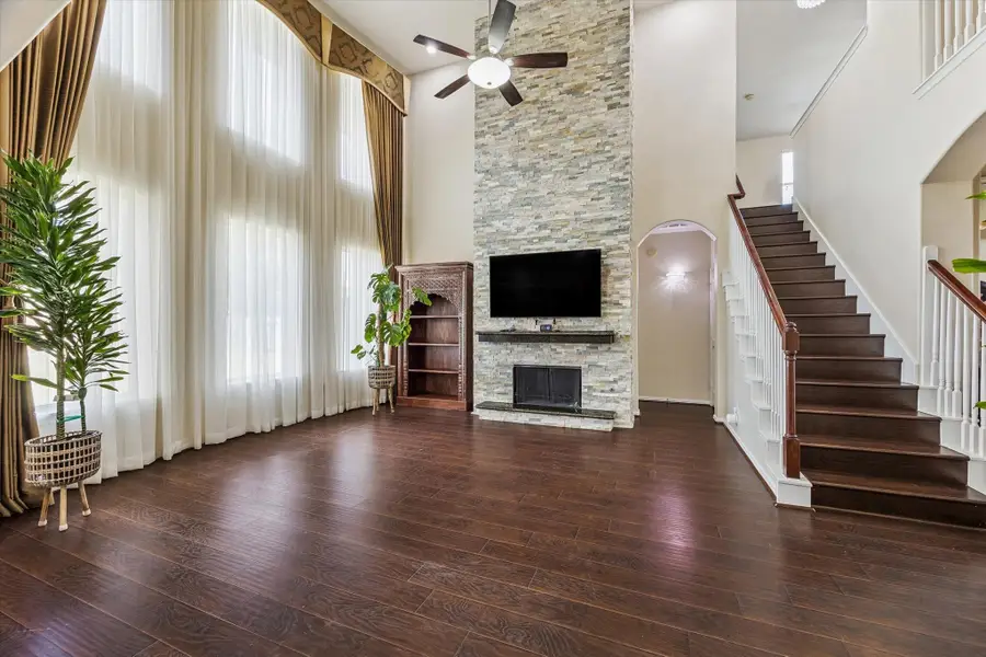 2328 Shadow Falls Lane, Pearland, TX 77584 - Image #2