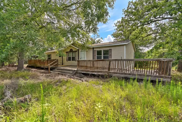 406 E Lois Lane, Somerville, TX 77879