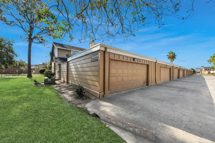 6154 W Airport Boulevard #16, Houston, TX 77035 - Image #2