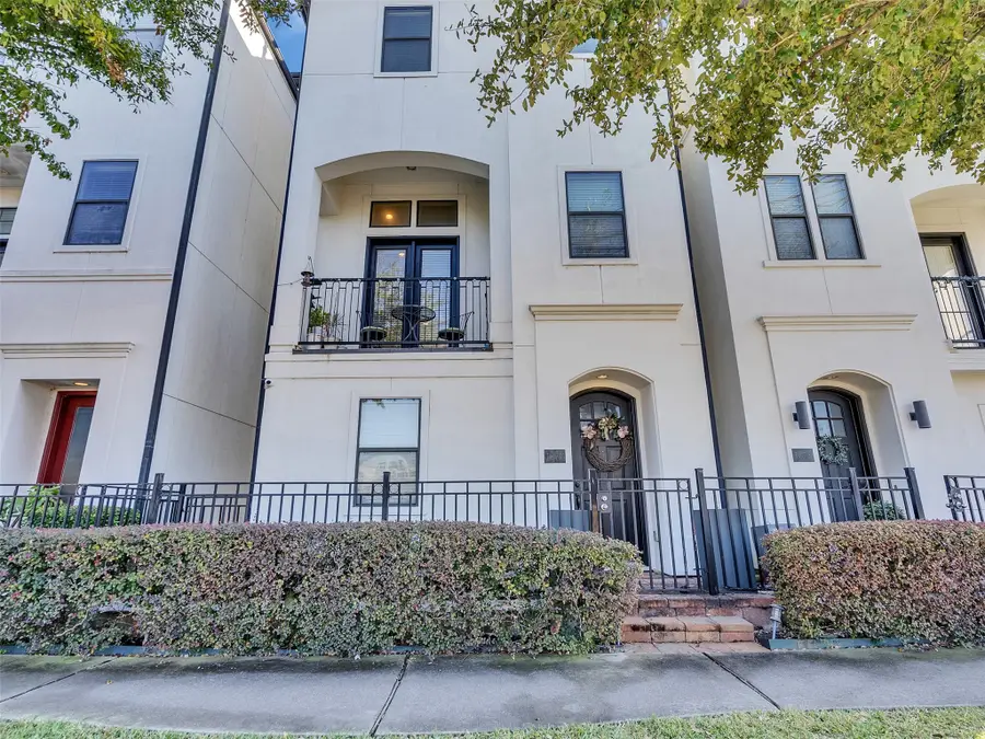 1877 Dart Street, Houston, TX 77007 - Image #2