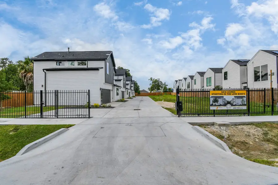 235 Julia Street #B, Houston, TX 77022 - Image #3