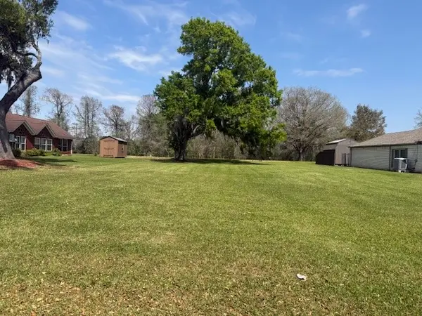 2225 Riverside Drive, West Columbia, TX 77486