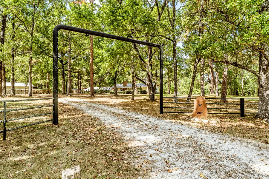 209 Raven Wood Street, Huntsville, TX 77320 - Image #2