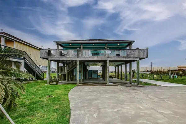 935 W Westview, Crystal Beach, TX 77650