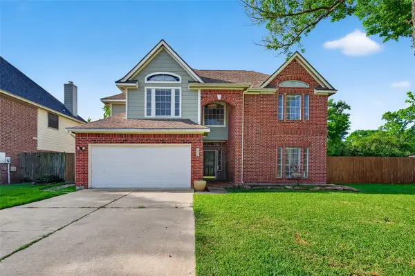 915 Highland Woods Drive, Highlands, TX 77562