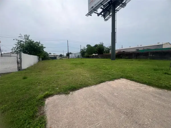406 Highway 146 N, La Porte, TX 77571