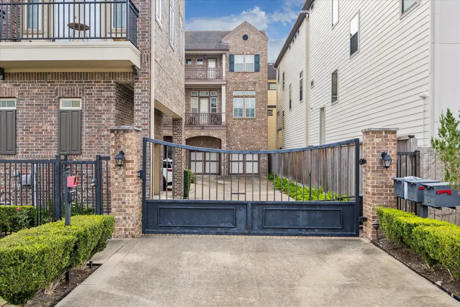 1604 W 24th Street, Houston, TX 77008 - Image #2